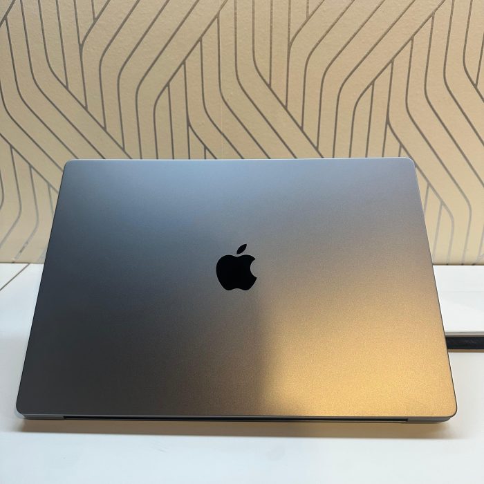 Apple MacBook Pro 16-inch M2  | 12‑Core CPU and 19‑Core GPU | 16GB RAM | 512GB SSD | Space Grey - Pre Owned - Image 4