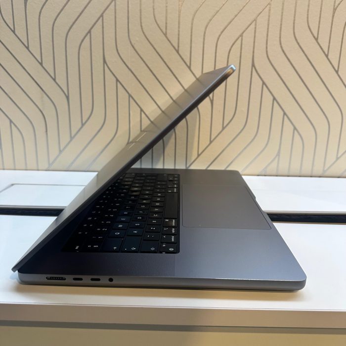 Apple MacBook Pro 16-inch M2  | 12‑Core CPU and 19‑Core GPU | 16GB RAM | 512GB SSD | Space Grey - Pre Owned - Image 5